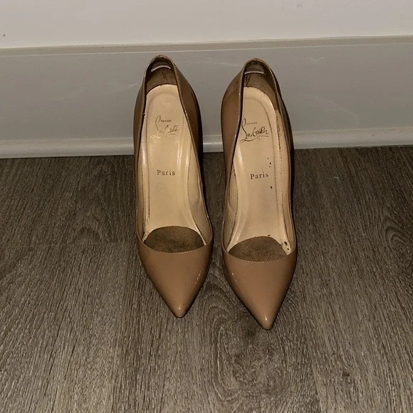 Christian Louboutin Tan Heels with Red Sole - Picture 2 of 7